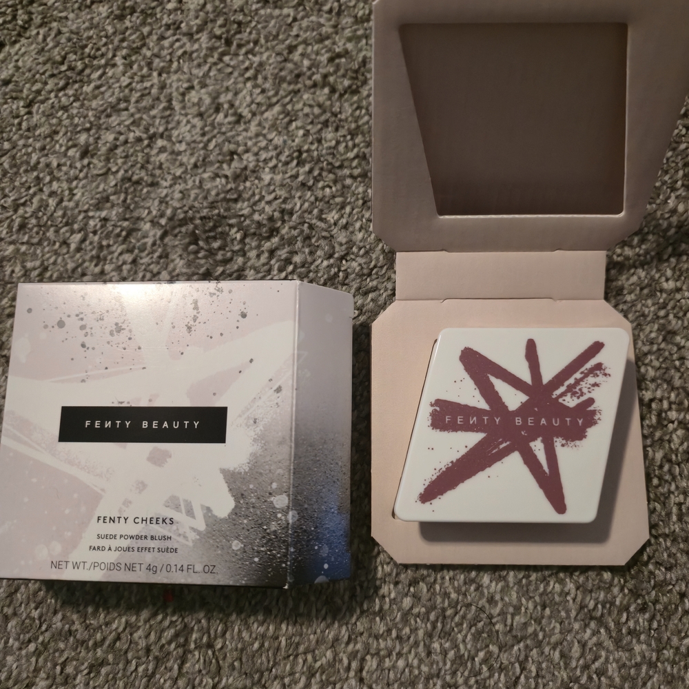 Fenty Beauty Cheeks Out Powder Blush